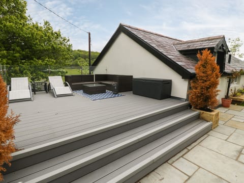 Cottage | Property grounds