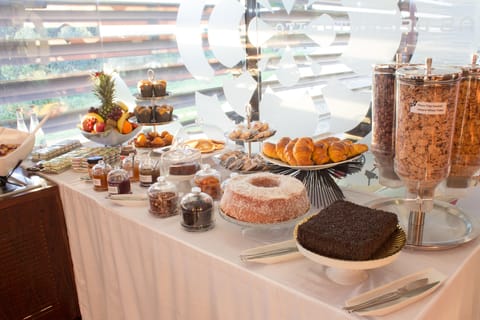 Daily continental breakfast (EUR 12 per person)
