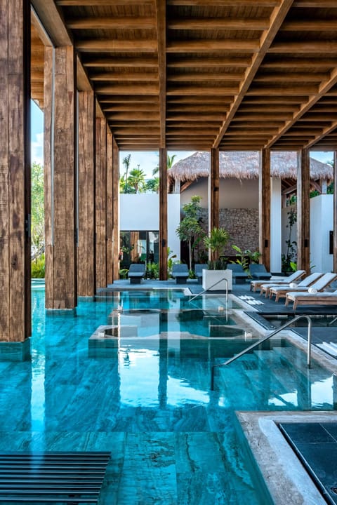 Couples treatment rooms, sauna, hot tub, steam room, Turkish bath
