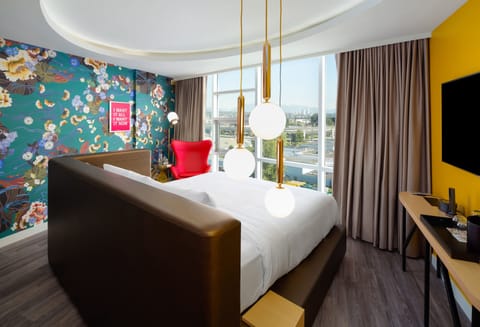 Icon Room, 1 King Bed | Premium bedding, down comforters, pillowtop beds, minibar