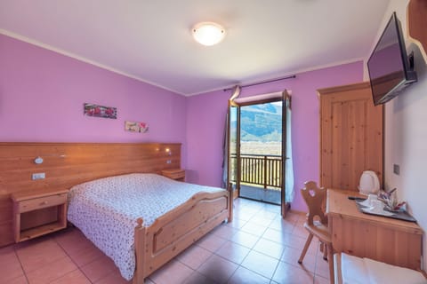 Premium bedding, down comforters, memory foam beds, desk