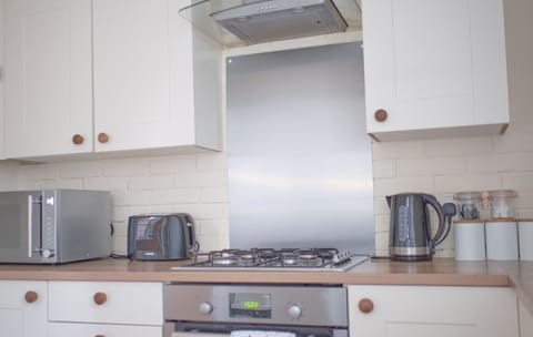 Design Apartment, 2 Bedrooms | Private kitchen | Fridge, microwave, oven, coffee/tea maker