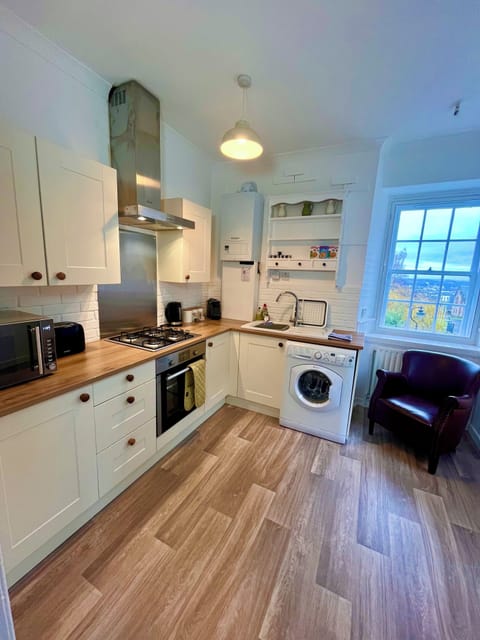 Design Apartment, 2 Bedrooms | Private kitchen | Fridge, microwave, oven, coffee/tea maker