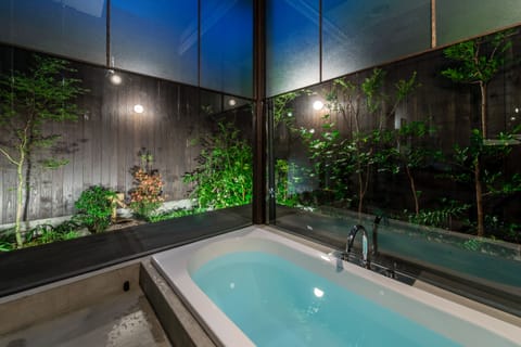 Traditional House, 3 Bedrooms, Kitchen, Garden View (Non Smoking) | Bathroom | Combined shower/tub, deep soaking tub, free toiletries, hair dryer