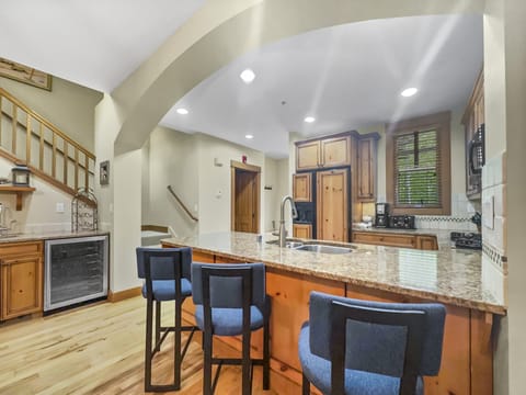 Townhome, 3 Bedrooms | Private kitchen | Fridge, oven, coffee/tea maker, toaster