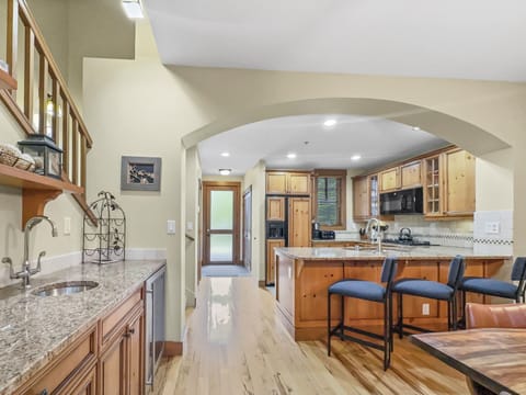 Townhome, 3 Bedrooms | Private kitchen | Fridge, oven, coffee/tea maker, toaster