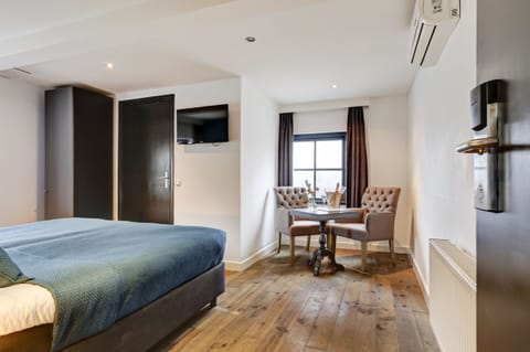 Cribs/infant beds, rollaway beds, free WiFi, bed sheets