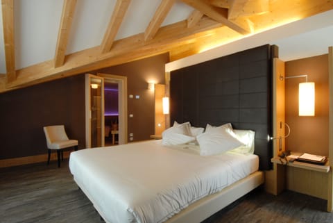 Superior Double Room | Egyptian cotton sheets, premium bedding, in-room safe, desk