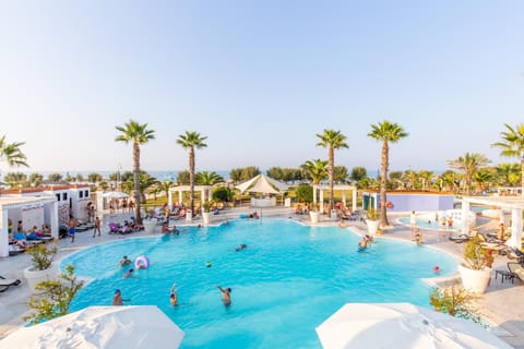 4 outdoor pools, open 8:00 AM to 7 PM, pool umbrellas, sun loungers