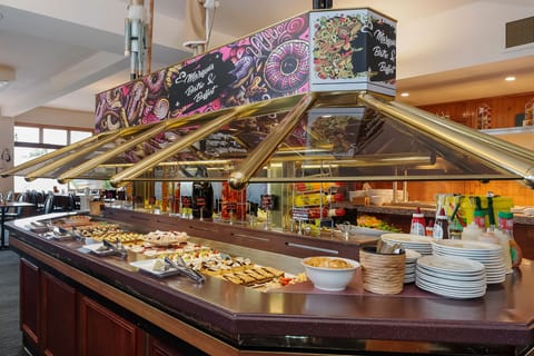 Lunch and dinner served