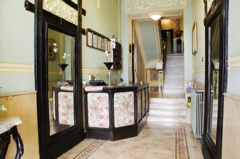 Check-in/check-out kiosk