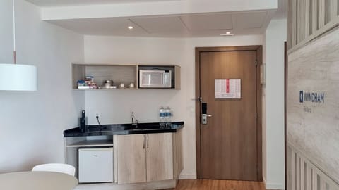 Premium Suite Queen | Private kitchen | Espresso maker