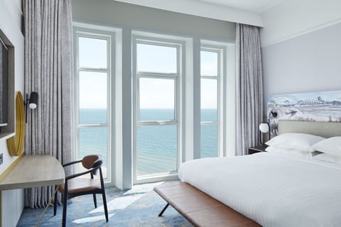 Suite, 1 Bedroom, Sea View | Premium bedding, in-room safe, desk, laptop workspace