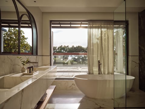 Panorama Suite Sea Front | Bathroom | Free toiletries, hair dryer, bathrobes, towels