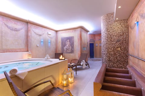 Indoor spa tub