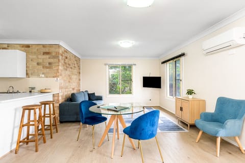 Wilson Executive Suite | Premium bedding, iron/ironing board, WiFi (free), bed sheets