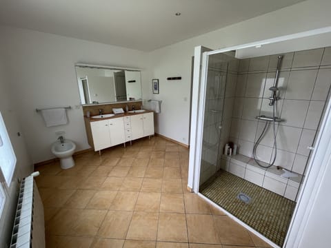 Suite, Garden View (Suite rez de chaussée) | Bathroom