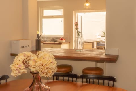 Superior House, Private Bathroom (Langleigh Villa) | Restaurant