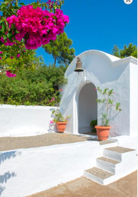 Room, 1 Bedroom, Smoking, Garden View | Exterior