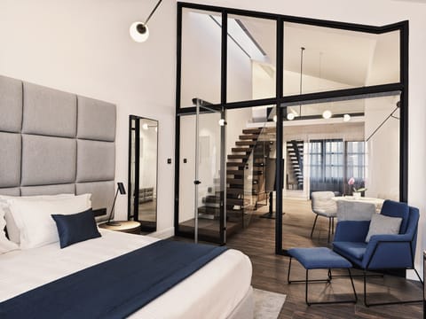 Vanoro Atrium Loft Suite | Premium bedding, memory foam beds, in-room safe, desk