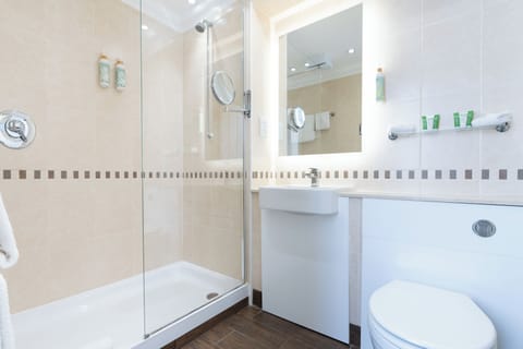 Heritage Double Room | Bathroom | Free toiletries, hair dryer, towels