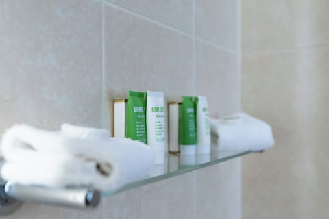 Heritage Double Room | Bathroom | Free toiletries, hair dryer, towels