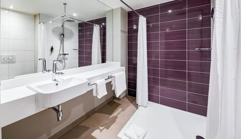 Double Room, Roll-in Shower | Accessible bathroom