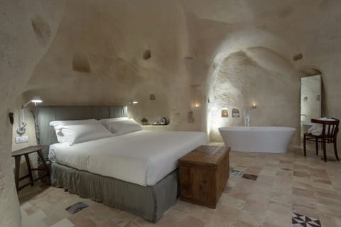 Elite Room | Egyptian cotton sheets, premium bedding, down comforters
