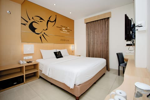 In-room safe, desk, free WiFi