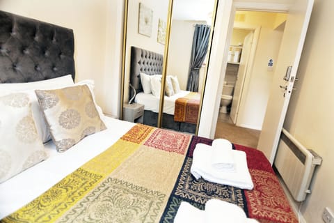 Apartment | 2 bedrooms, iron/ironing board, free WiFi, bed sheets