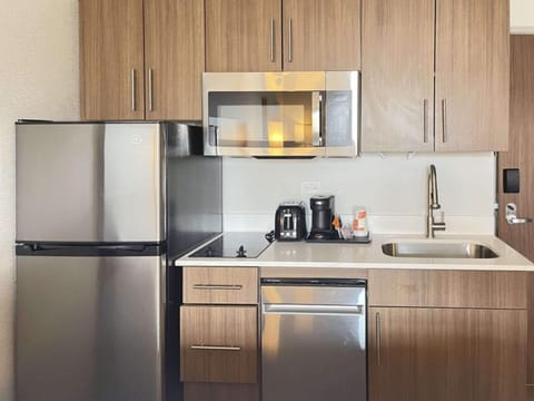 Desk, iron/ironing board, rollaway beds, free WiFi