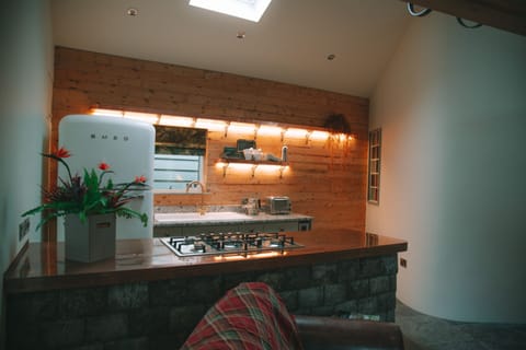 Cottage, Ensuite, Garden View | Private kitchen