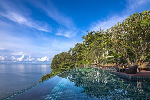 Outdoor pool, pool umbrellas, sun loungers