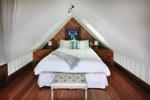 Classic Room | Premium bedding, iron/ironing board, free WiFi