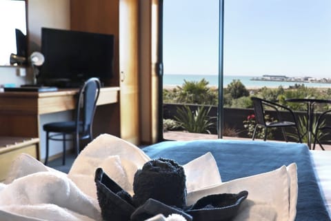 Studio with Seaview | Desk, blackout drapes, iron/ironing board, free WiFi