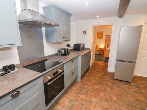 Cottage | Private kitchen | Fridge, dishwasher, electric kettle, toaster