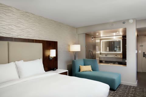 Room, 1 King Bed, Non Smoking (Serenity Room) | Premium bedding, in-room safe, blackout drapes, iron/ironing board