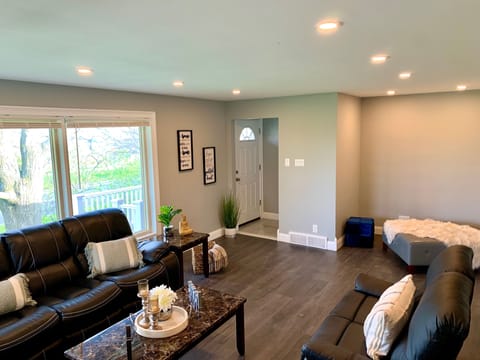Signature House | Living area | 50-inch flat-screen TV with cable channels, TV