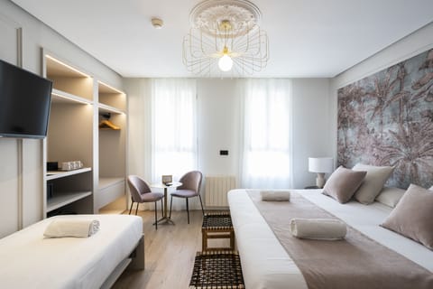 Triple Room | In-room safe, desk, soundproofing, iron/ironing board