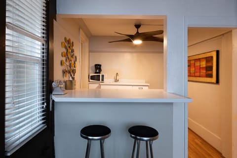 Studio Queen | Free WiFi, bed sheets