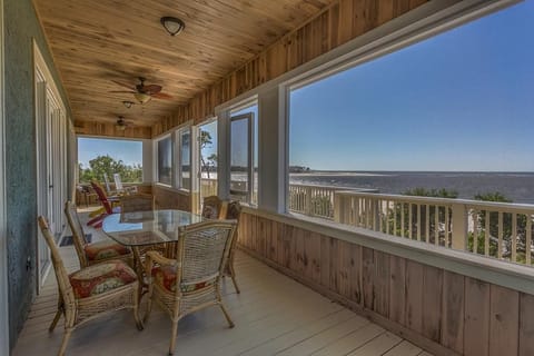 House, 2 Queen Beds (Island Idyl) | Outdoor dining