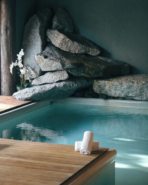 Sauna, hot tub, steam room, body treatments, aromatherapy