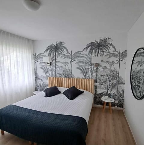 Double Room | In-room safe, desk, soundproofing, iron/ironing board