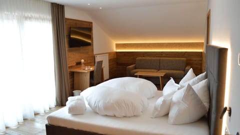 Comfort Double Room | 1 bedroom, in-room safe, desk, laptop workspace