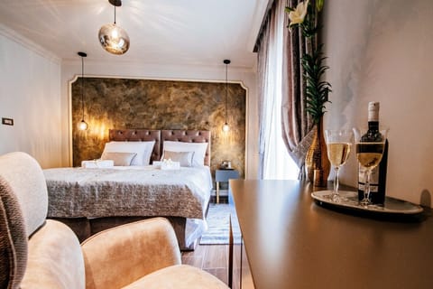 Exclusive Room, 1 Queen Bed, Private Bathroom, City View | Premium bedding, memory foam beds, in-room safe, individually decorated