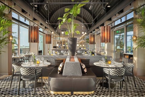 2 restaurants; breakfast, lunch, and dinner served