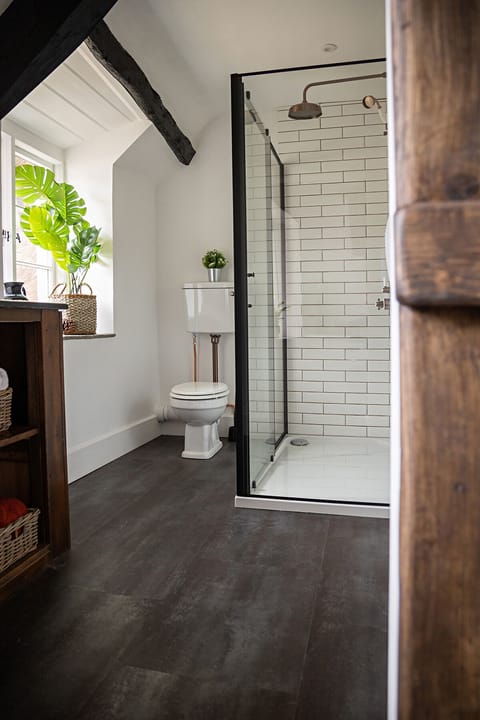 Luxury House | Bathroom | Bathrobes, slippers, towels, soap