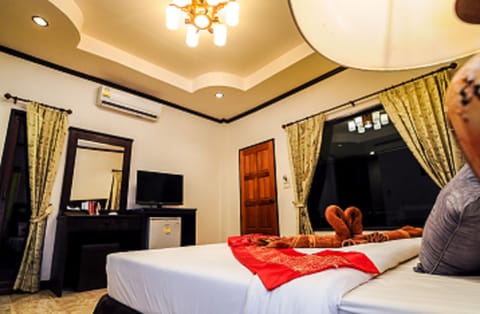 Deluxe Room | Minibar, blackout drapes, rollaway beds, free WiFi