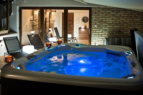 Jetted tub