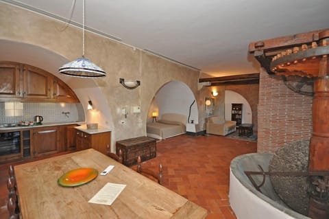 Panoramic Villa, Multiple Bedrooms, Private Pool (Villa Camaiore) | In-room dining